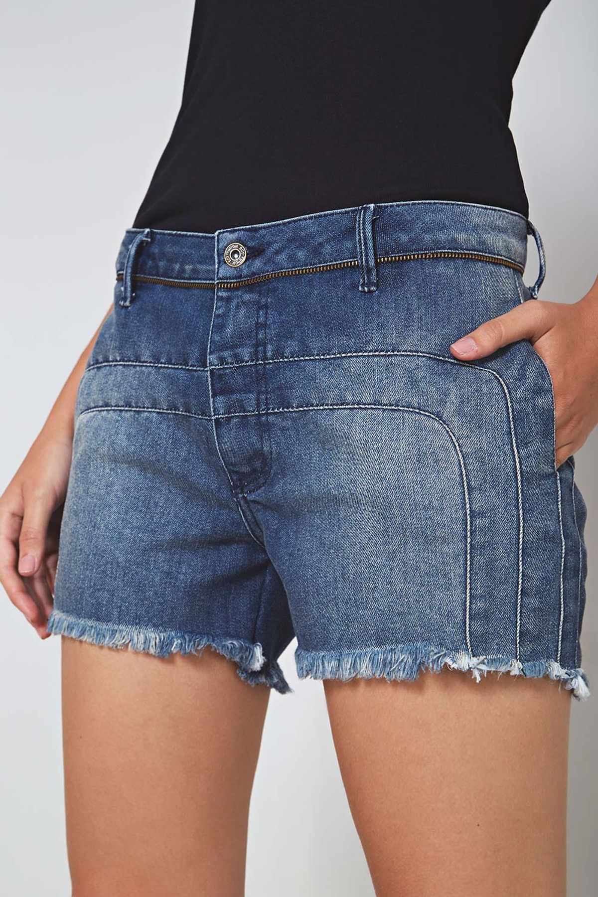 short jeans com ziper